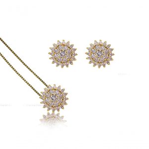 Conjunto Com Pingente E Brincos Pontiagudos Cravejados Com Z
