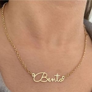 Gargantilha Manuscrito Personalizado Coração Lateral Banhada A Ouro