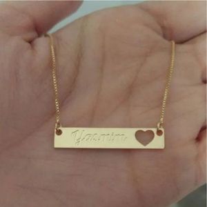 Gargantilha Plaquinha Chapinha Com Nome E Coração Vazado Banhado A Ouro
