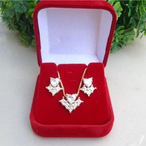 Conjunto Coração Cristal Com Detalhes Banhado A Ouro
