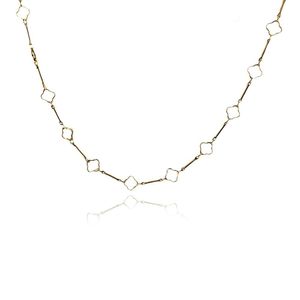 Colar Curto Flor Vazada Folheada Em Ouro 18K