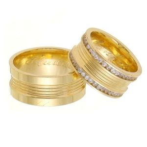 Par de Aliança 8mm Cravejada Banho de Ouro