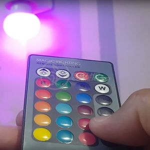 Lâmpada Led 12W E27 Rgb Colorida Com Caixa De Som