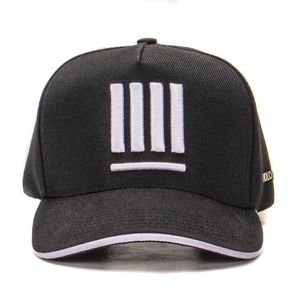 Boné Casual Masculino Com Detalhes Em Costura E Aba Curva