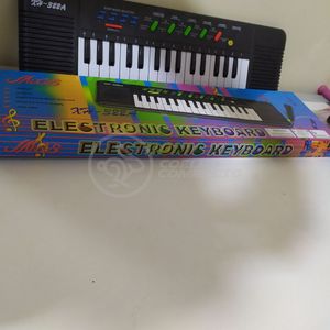Mini Teclado Infantil32 TeclasKaraokê E Microfone A Pilha