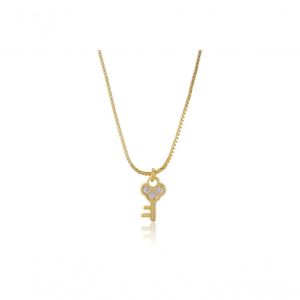 Colar Com Pingente Pequeno De Chave Folheado Em Ouro 18k [f027]