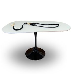 Saarinen De Jantar Tulipa Organica 140x90 Base Preto Tampo Branco