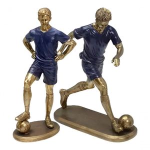 Dupla Estatuetas Decorativa Jogadores De Futebol Em Resina