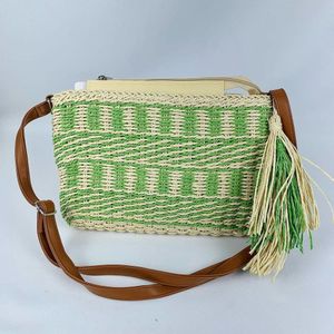 Bolsa De Palha Artesanal Feminina Tiracolo Com Alça Transversal Moda Praia Verão Com Pom Pom verde