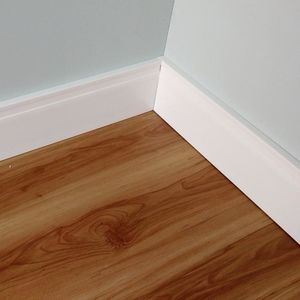 Kit Com 3 Barras Rodapé Scandian Com Friso 15mmx12cm Metro Linear 7,2m Branco