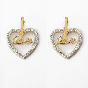 Brinco Coração Cravejado De Zircônia Com A Descrição Love Banhado Em Ouro 18k