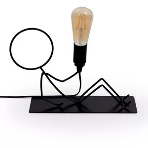 Luminaria De Ferro Industrial Boneco Deitado Abajur Decorativo Escritorio Sala Quarto Bivolt