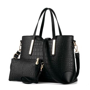Bolsa Feminina Alça De Ombro Com Necessaire Preta 23x32cm