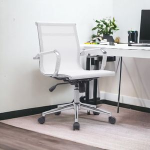 Cadeira Executiva Em Mesh Branco Com Braços Cromados - Conforto E Elegância No Escritório